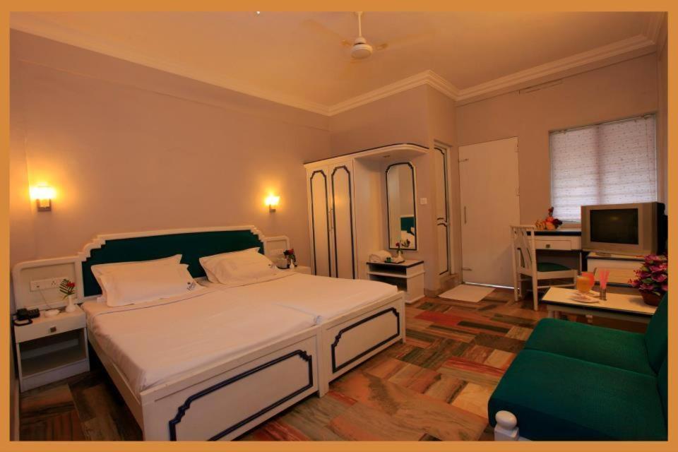 Super Townhouse Malabar Illam Hotel Kochi Phòng bức ảnh